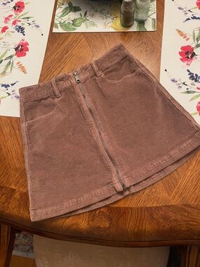 American Eagle Corduroy Zip-Front Mini Skirt in Mauve size 4